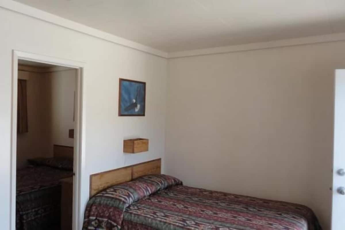 Double Room | WiFi (free), bed sheets