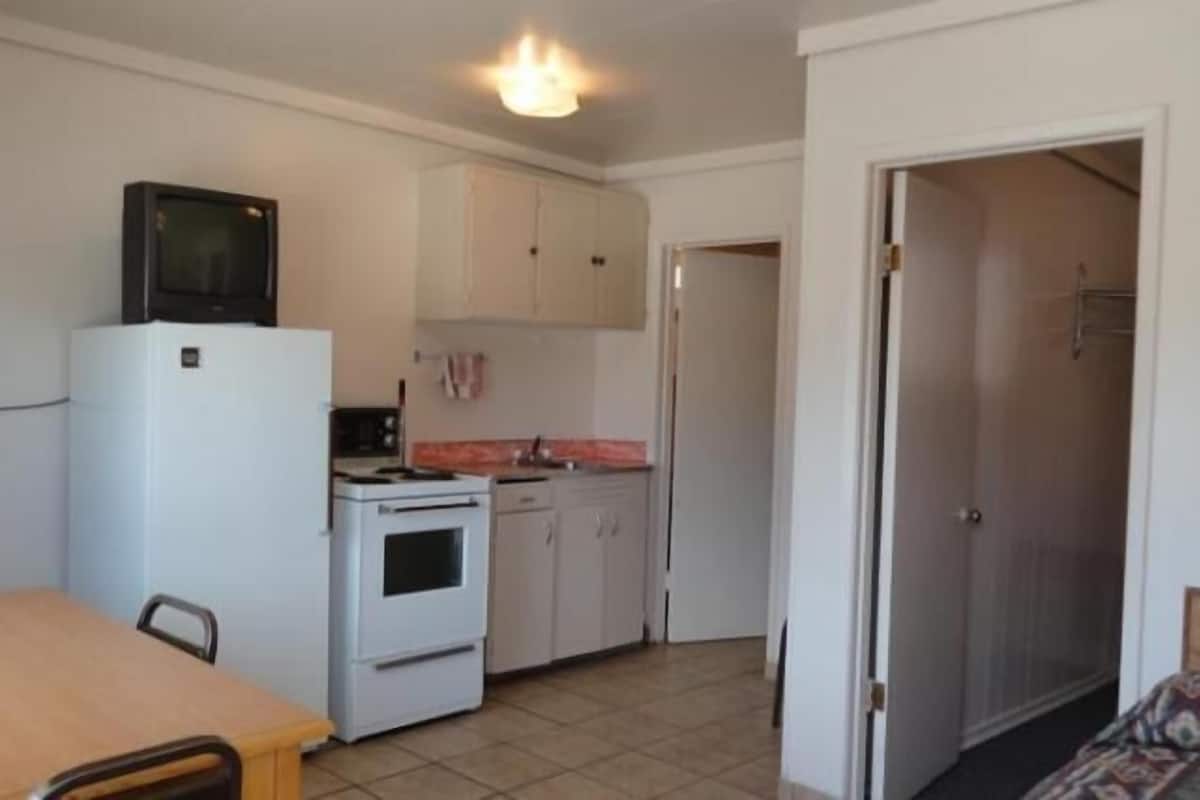 Room, 2 Double Beds, Kitchen | Private kitchen