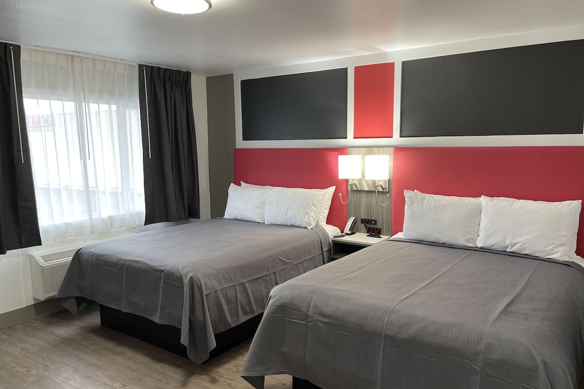 Escritorio, wifi gratis y ropa de cama