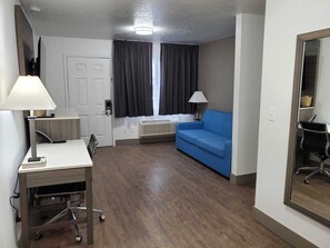 家庭套房 | 起居区 | 电视