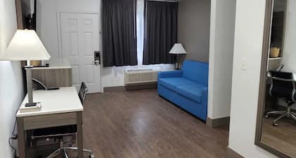 Seven Seas Inn & Suites
