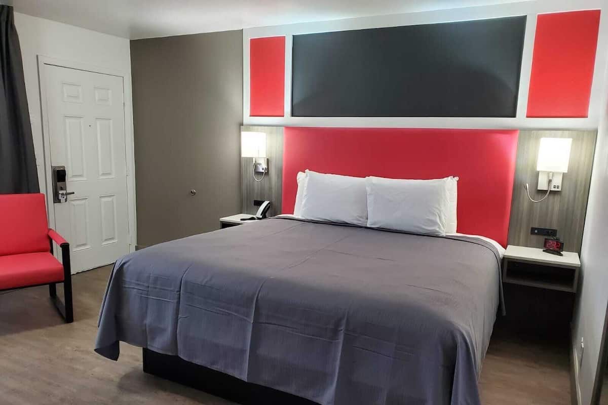 Escritorio, wifi gratis y ropa de cama