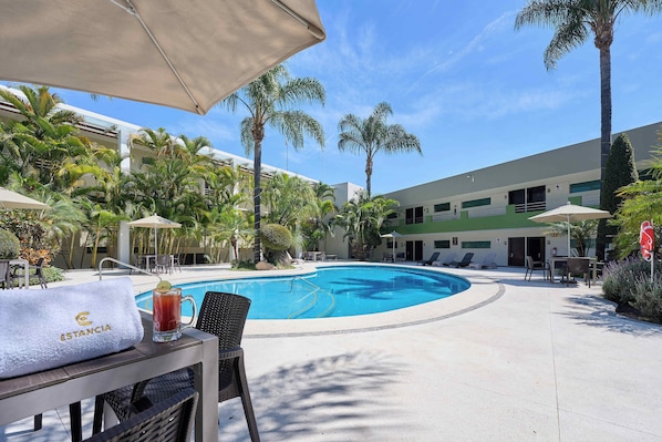 Outdoor pool, open 9 AM to 9 PM, pool loungers