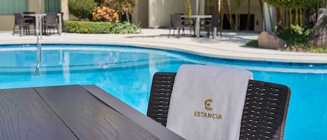 Außenpool, geöffnet von 09:00 Uhr bis 21:00 Uhr, Liegestühle