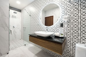 Junior Double Room | Minibar, in-room safe, individually furnished, desk