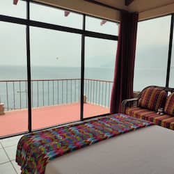 Suite | Free WiFi, bed sheets