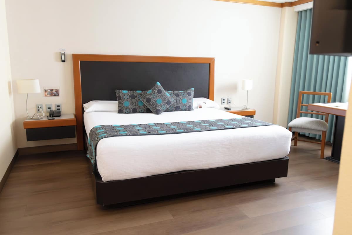 Camera Standard, 1 letto king | Biancheria da letto di alta qualità, una cassaforte in camera
