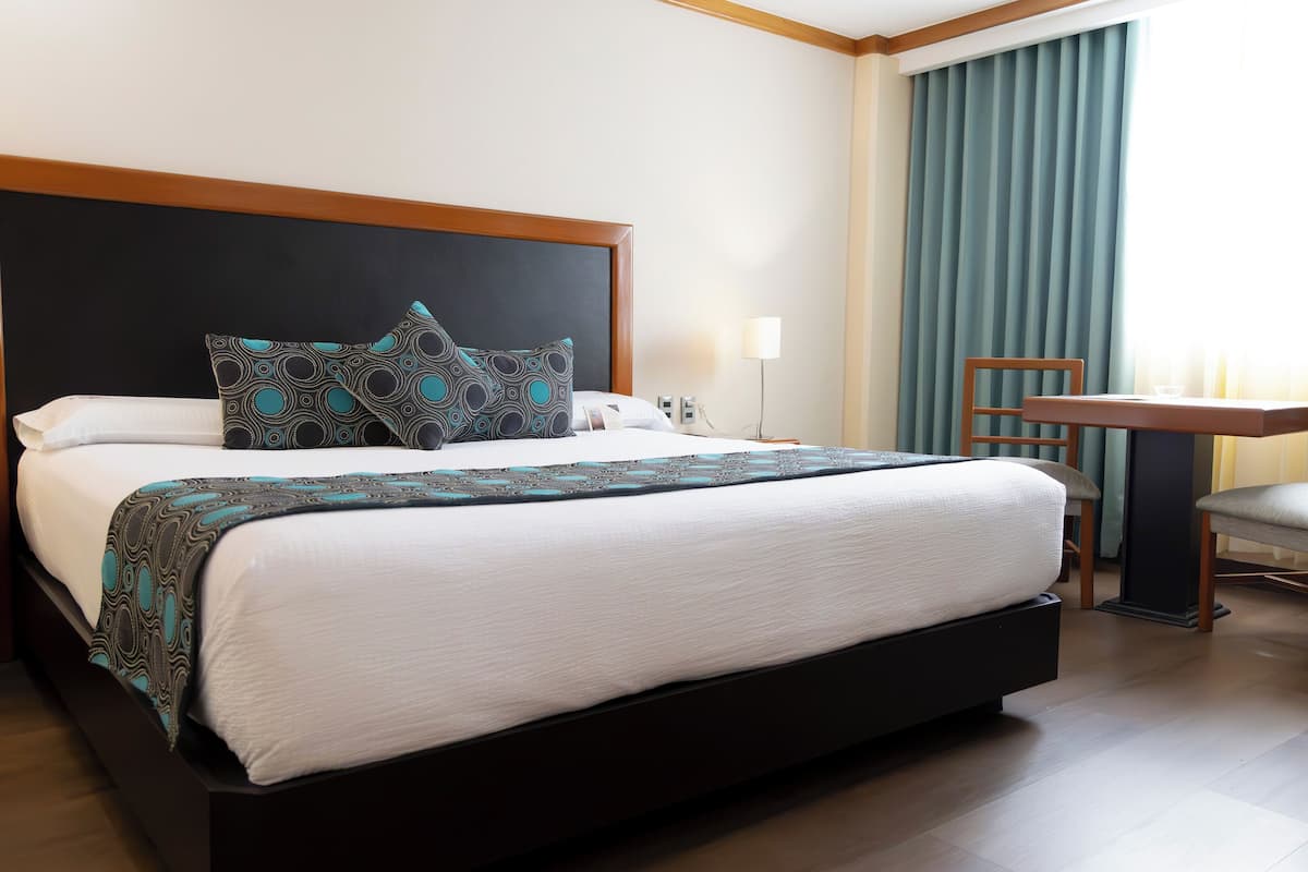 Camera Business | Biancheria da letto di alta qualità, una cassaforte in camera