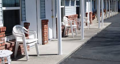 Redwood Motel