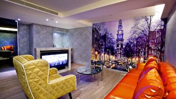 FX Suite | Living area | LED TV