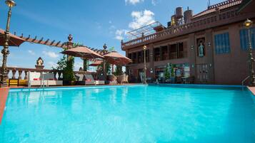 ์ผ์ธ ์์์ฅ, ์์์ฅ ํ๋ผ์, ์ผ๊ด์ ์์