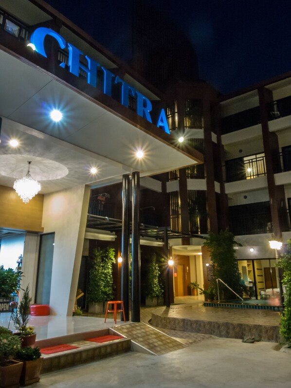 Pintu masuk properti