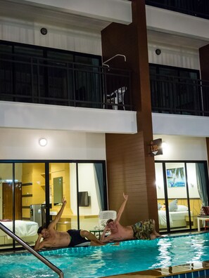 Kamar Deluks, akses ke kolam renang | Balkon