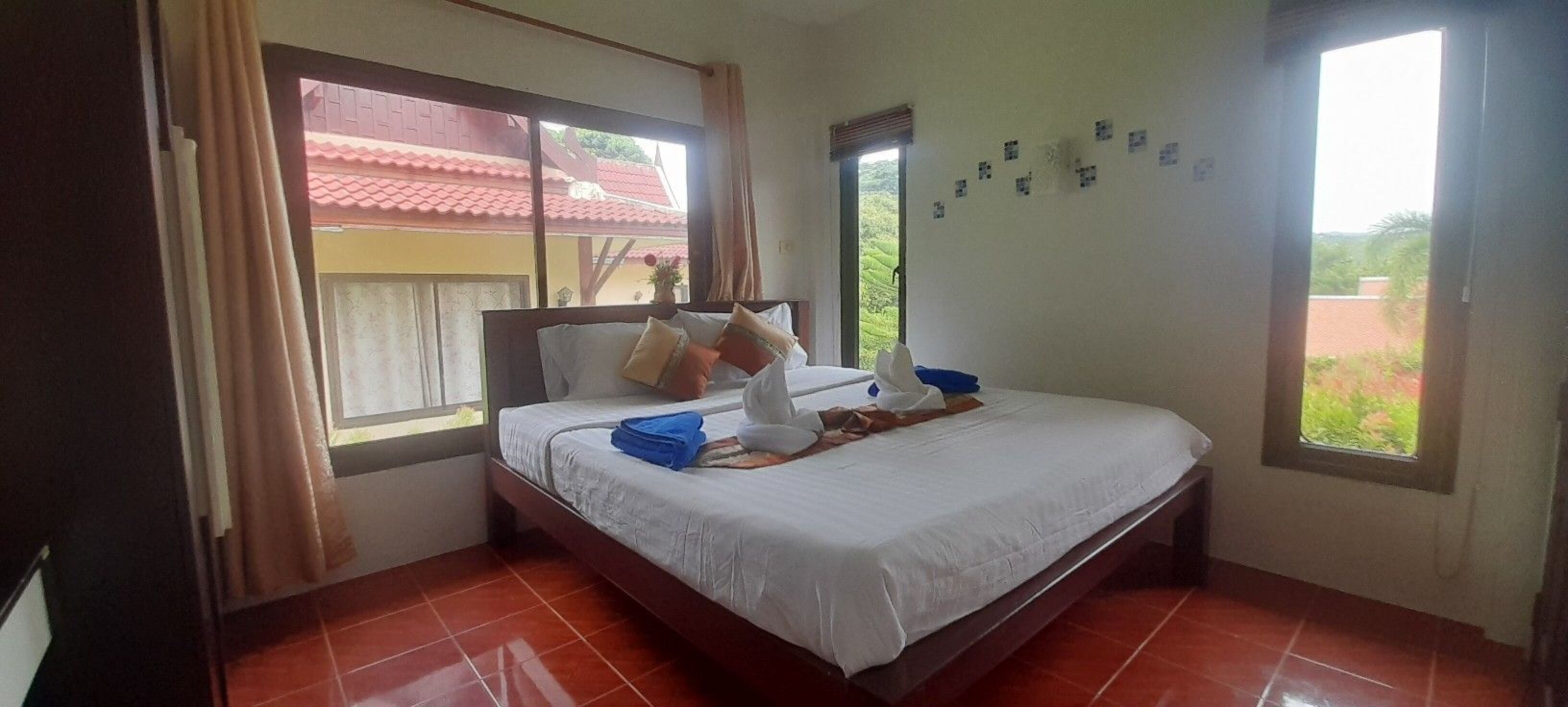 Premium bedding, in-room safe, desk, free WiFi