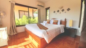 Premium bedding, in-room safe, desk, free WiFi