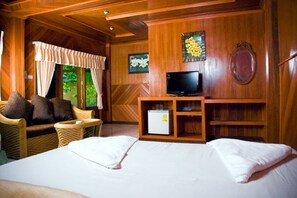 Bureau, lits bébé (en supplément), lits pliants/supplémentaires