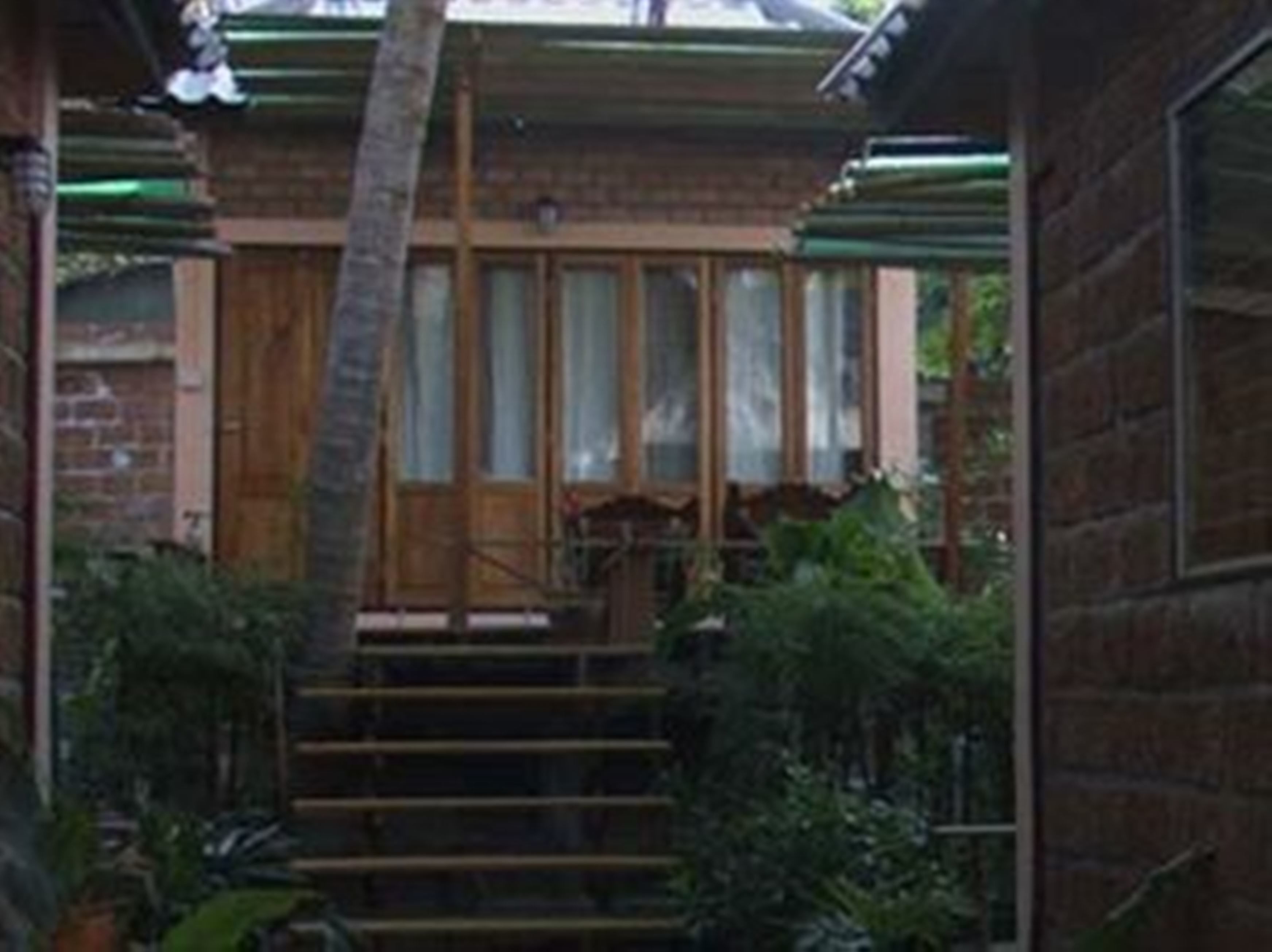 standard twin bed | in-room safe, free cots/infant beds, rollaway beds, free wifi