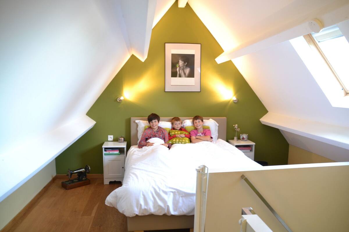 Minibar, Schreibtisch, kostenlose Babybetten, kostenloses WLAN