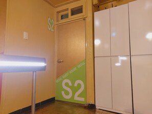 공용 도미토리, 남녀공용 도미토리 (6인실, 외국인 전용,  객실 내 화장실) | 방음 설비, 무료 WiFi, 침대 시트