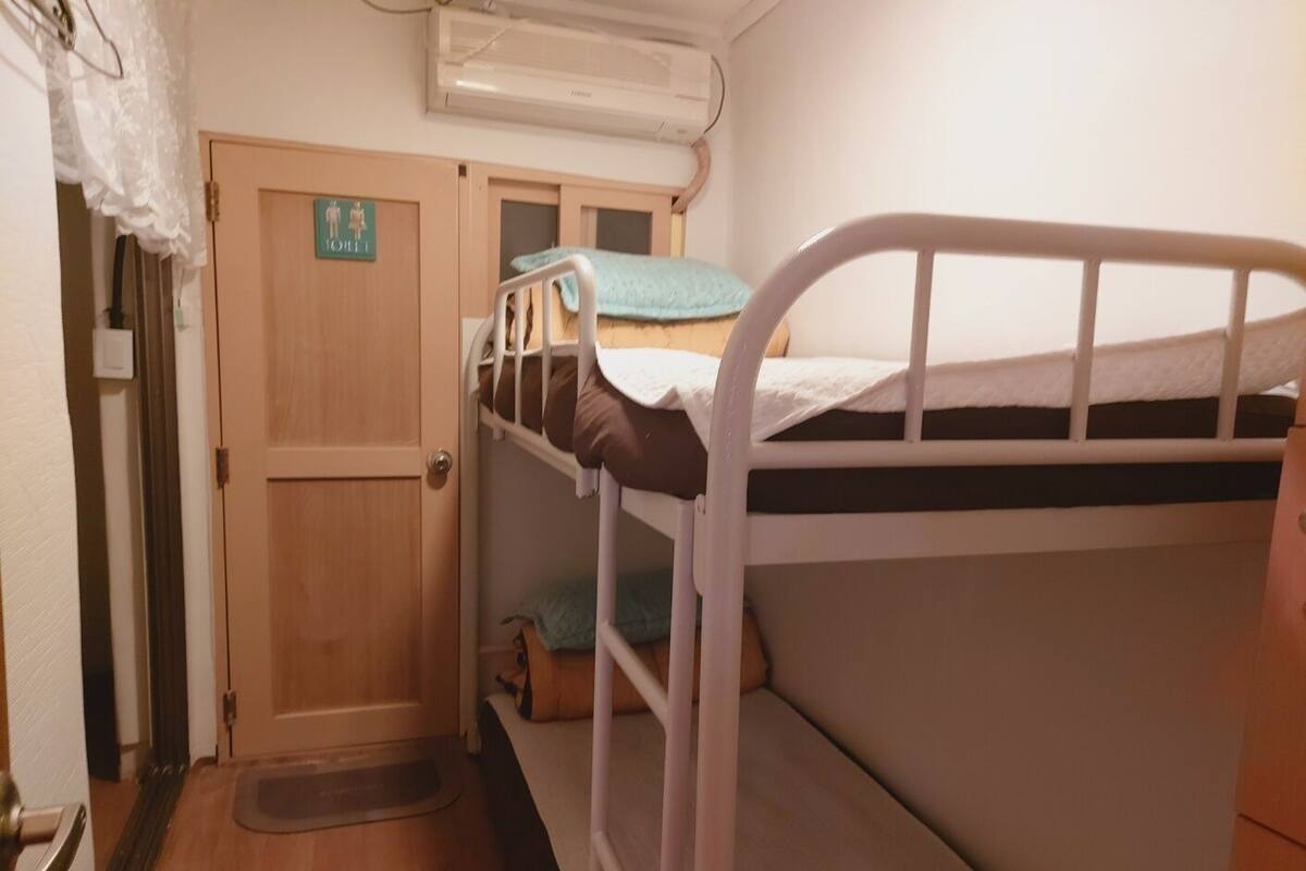 Shared Dormitory, Women only with Ensuite Bathroom (4 people, Foreigners Only) | Lydisolert, wi-fi (inkludert) og sengetøy