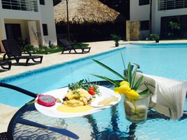 Breakfast served, international cuisine