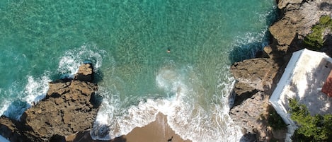 Ubicación cercana a la playa, toallas de playa y submarinismo