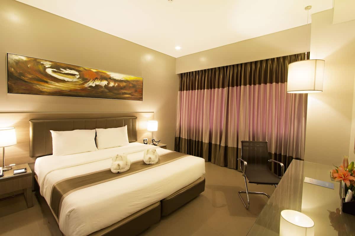 Quarto superior | Frigobar, cofres nos quartos, escrivaninha, quartos à prova de som