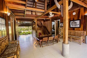 Standard Room, 1 Double Bed, Shared Bathroom | Living room