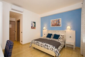 2 bedrooms, minibar, in-room safe, desk