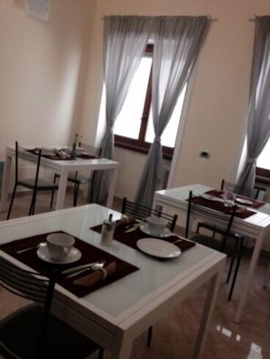 Free daily buffet breakfast - Trastevere's Friends (Rome)