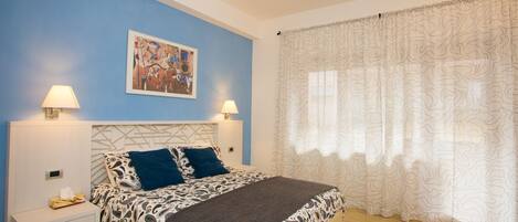 2 soverom, minibar, safe på rommet og skrivebord