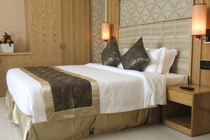 Minibar, in-room safe, desk, blackout curtains - West Hotel (Can Tho)