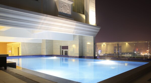 Indoor pool, outdoor pool, pool loungers - West Hotel (Can Tho)