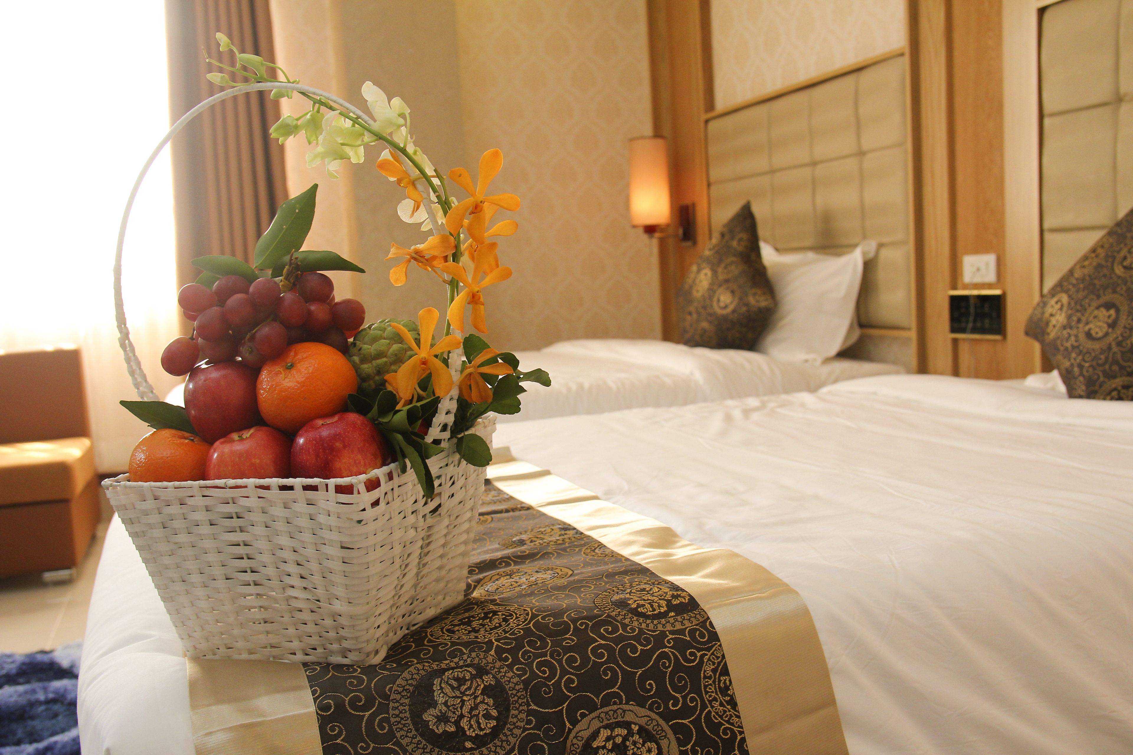 deluxe twin room | minibar, in-room safe, desk, blackout curtains