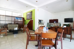 Dining - Hotel Pacific (Surabaya)