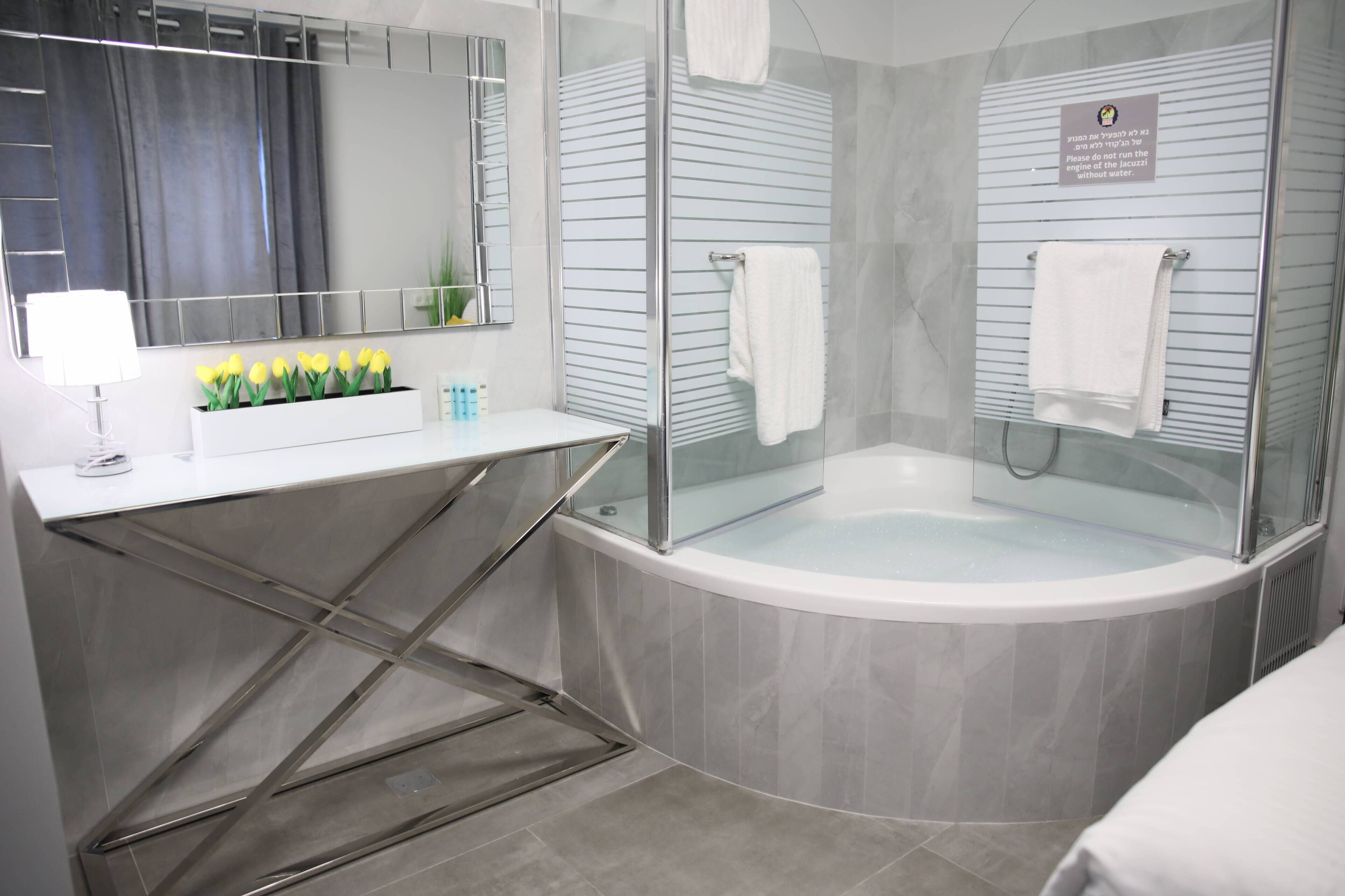 deluxe room with jacuzzi bath | 1 bedroom, premium bedding, down duvets, minibar