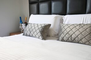 Ropa de cama de alta calidad, edredón y minibar