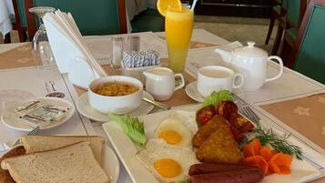 Tägliches Frühstücksbuffet (25 AED pro Person)