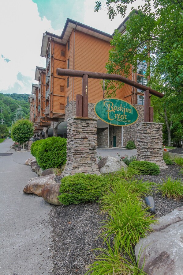 Exterior detail - Baskins Creek Condos (Gatlinburg)
