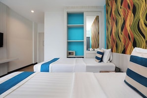 Habitación Deluxe con 2 camas individuales, balcón | Caja fuerte, escritorio, wifi gratis y ropa de cama