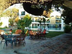 Breakfast, lunch, dinner served; international cuisine 