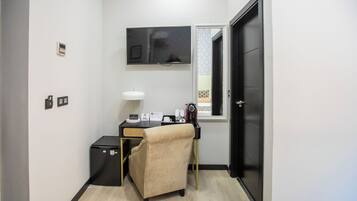 1 bedroom, in-room safe, desk, soundproofing