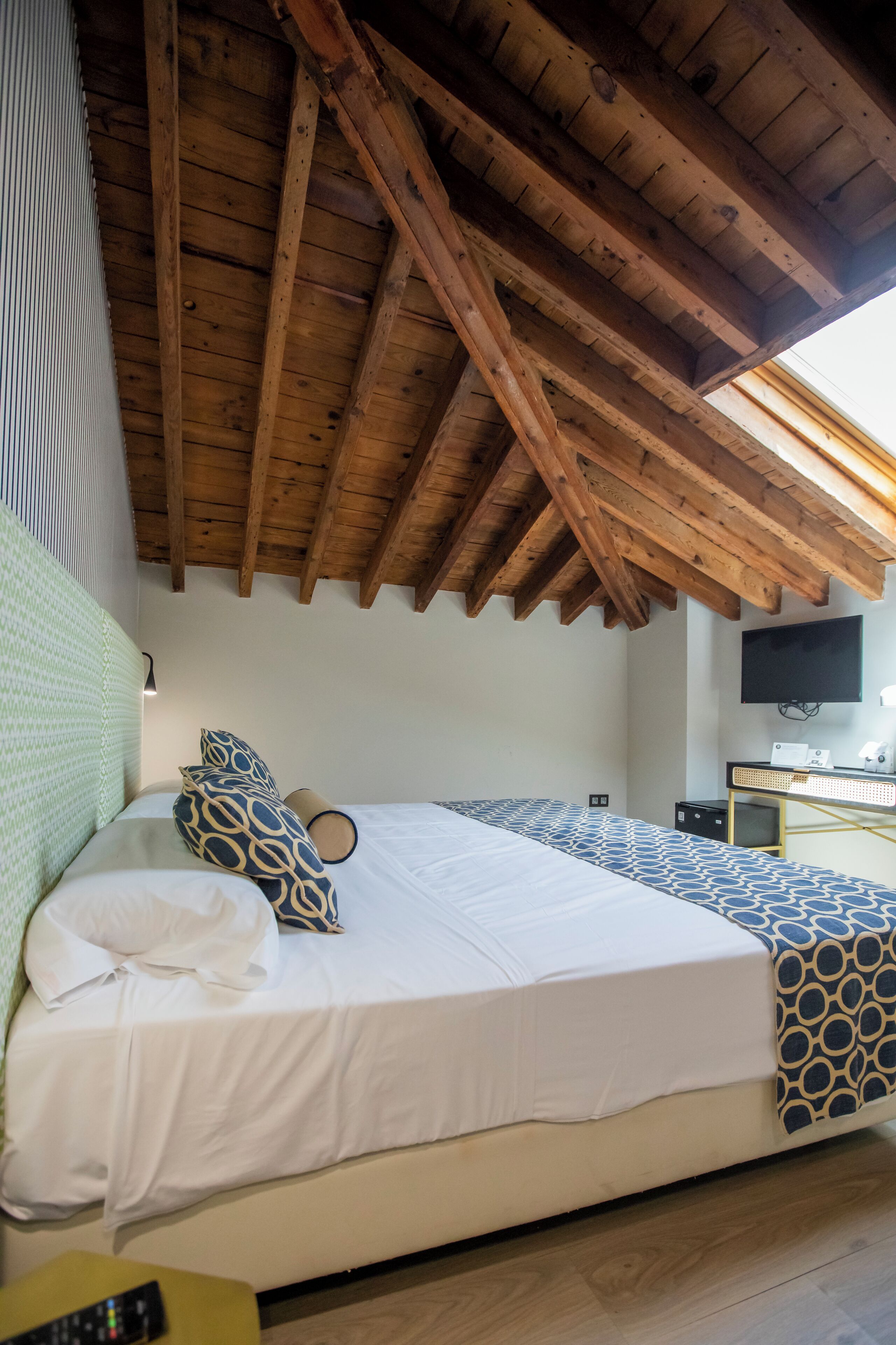 executive double room | in-room safe, desk, soundproofing, free wifi