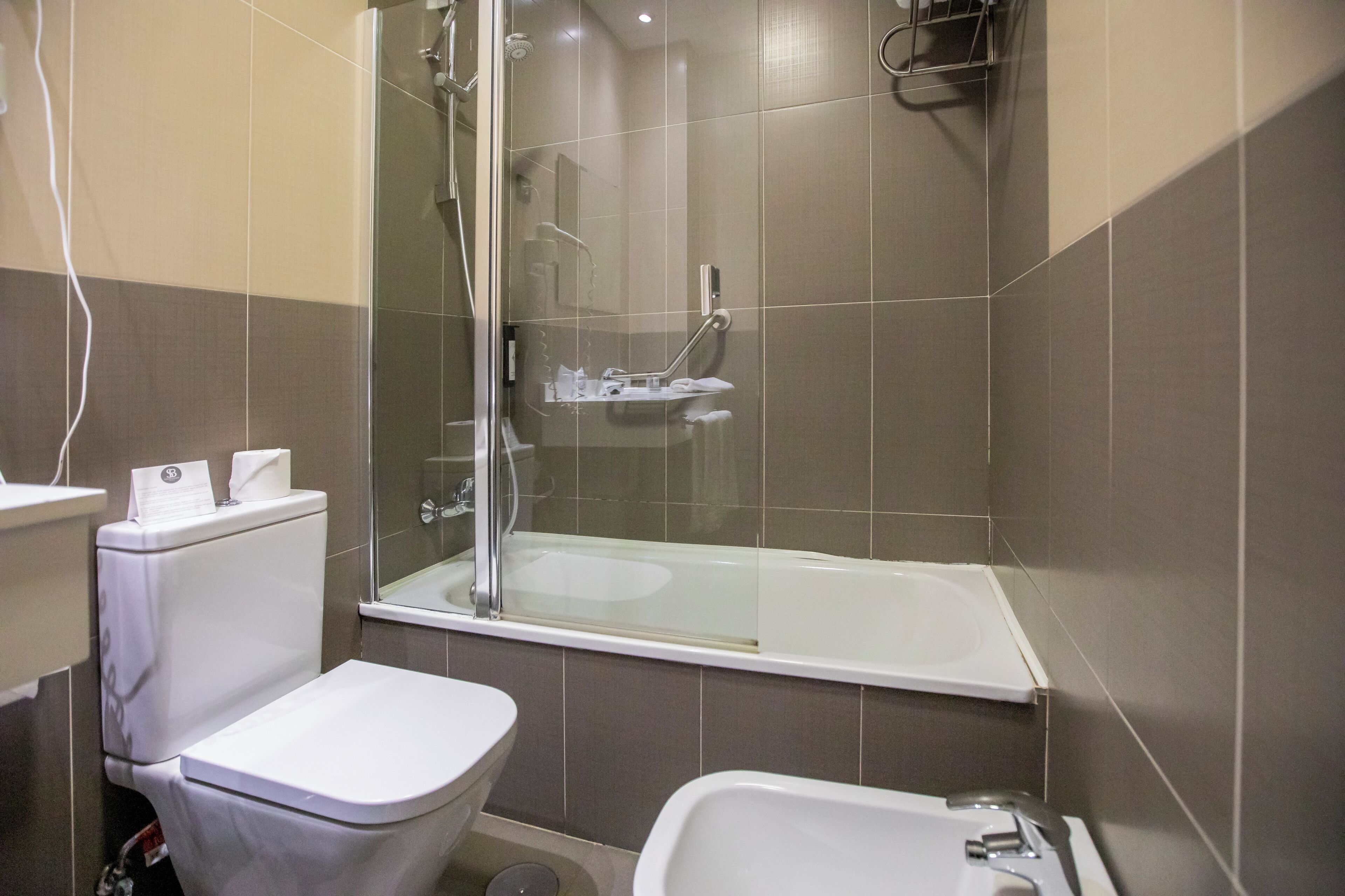 double or twin room | bathroom | free toiletries, hair dryer, towels, shampoo