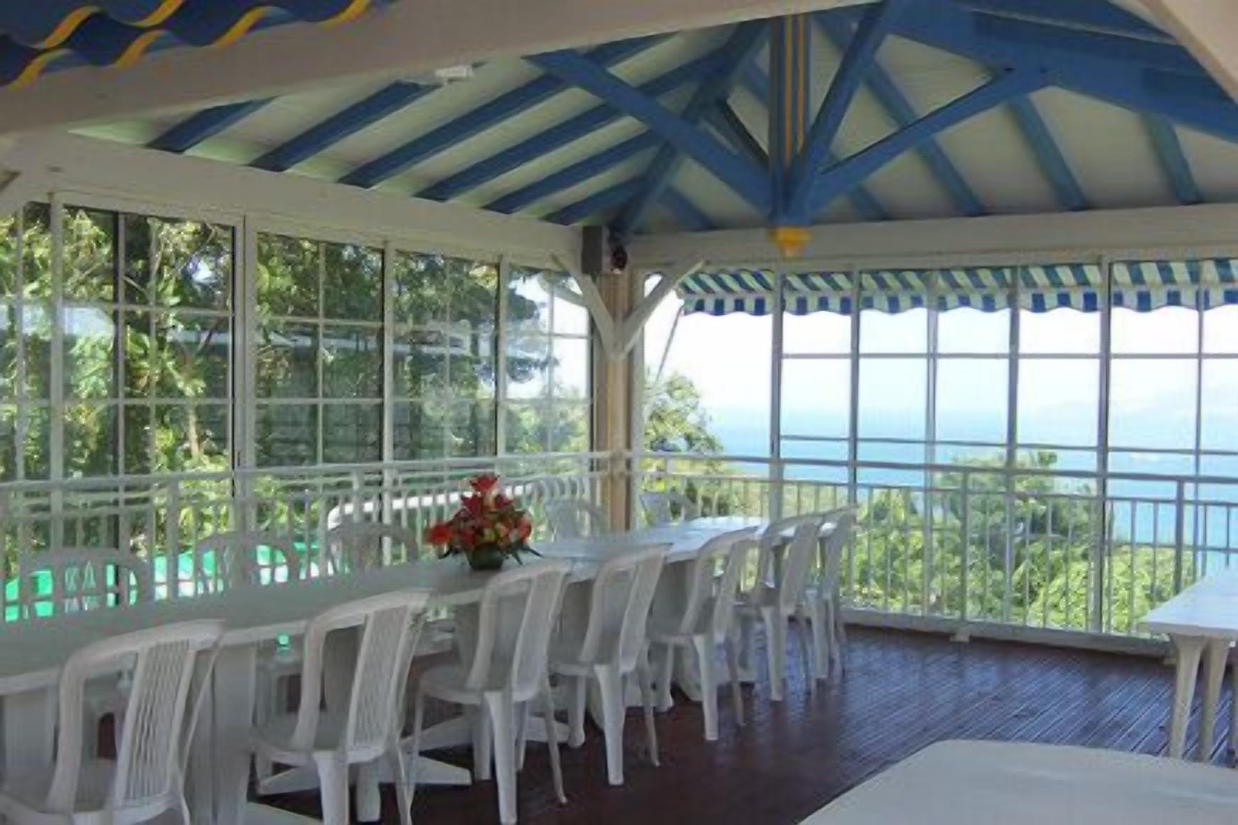 Kawasan bankuet terbuka