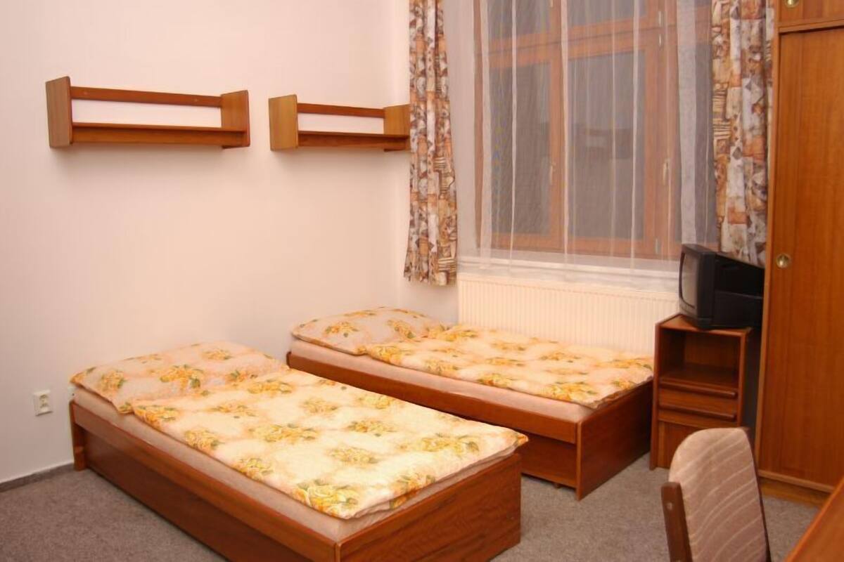 In-room safe, free WiFi