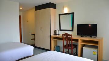 Chambre Standard | Coffres-forts dans les chambres, bureau, Wi-Fi gratuit, draps fournis