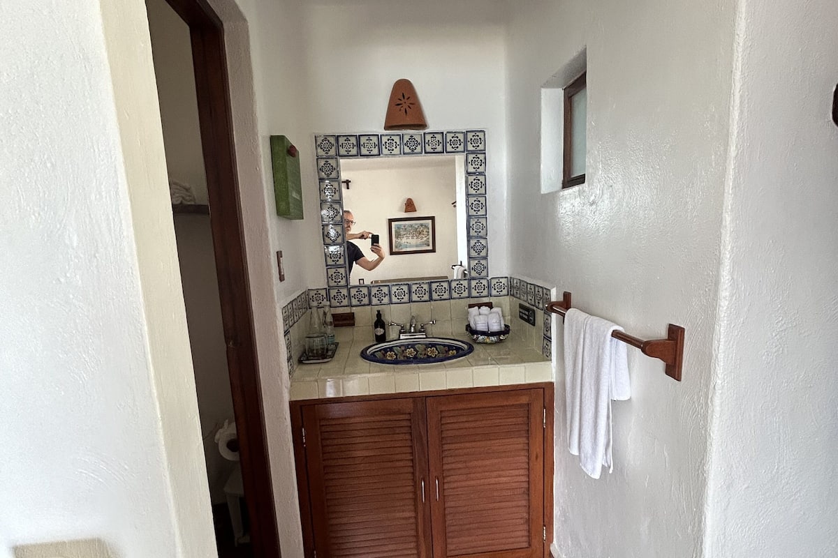 superior double room, ocean view, beachfront | bathroom | shower, rainfall showerhead, free toiletries, hair dryer