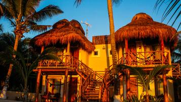 Caja de seguridad en la habitación y decoración personalizada