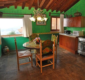 Suite Junior, 1 chambre, coin cuisine, vue lac | Cuisine privée